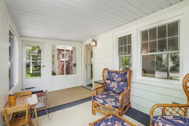 006-photo-covered-porch-8322494