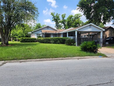 8831 Rutherford Ln, Houston, TX 77088 - photo 2