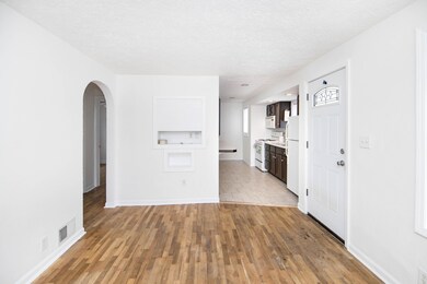 2719_Amherst_Ave_06