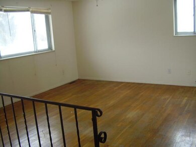 887 Maurine Dr, Columbus, OH 43228 - photo 5