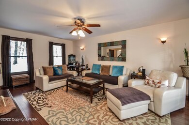 811 Lower Mountain Dr, Effort, PA 18330 - photo 3