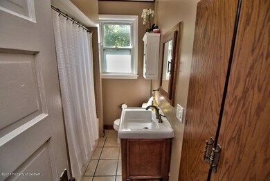 1st Floor Bath