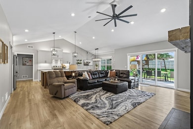 208 Iris St, Saint Paul, MN 55115 - photo 5