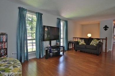 8308 Rosebowl Ct, Louisville, KY 40291 - photo 5