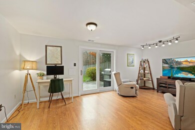 8921 Shamrock Ct, Springfield, VA 22152 - photo 7