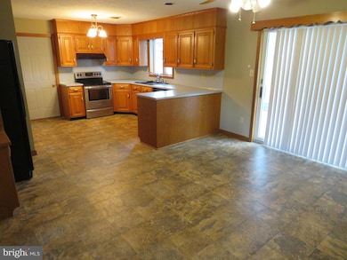 2895 Fillmore Dr, Chambersburg, PA 17201 - photo 4