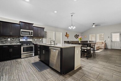 12424 Chamberlain - 2 of 34