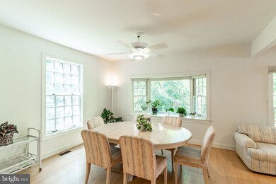 7028 Mountain Gate Dr, Bethesda, MD 20817 - photo 5