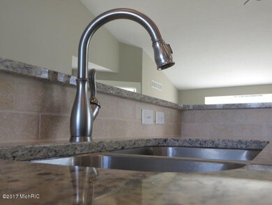 328 Round Hill Rd unit 5, Kalamazoo, MI 49009 - photo 5