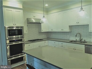 901 Glyndon St SE unit 301, Vienna, VA 22180 - photo 3