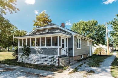 216 W 4th St, Saint Elmo, IL 62458 - photo 2