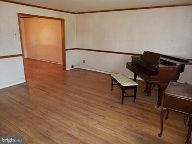 2404 Hillcrest Rd, Drexel Hill, PA 19026 - photo 3