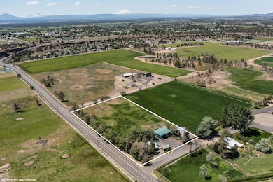 2025_05_28_637_ne_smith_rock_way-8