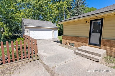 1419 Carlton Ave NE, Grand Rapids, MI 49505 - photo 4