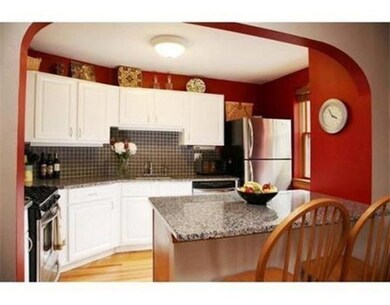 116 Floral St unit 4, Newton Highlands, MA 02461 - photo 3