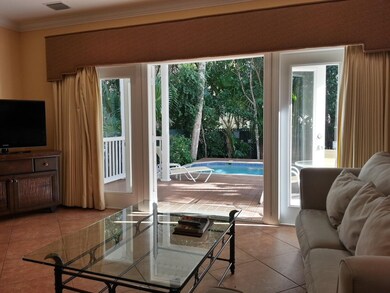 Living & Pool