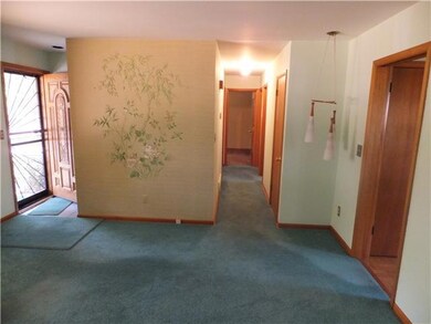 1302 Gumwood Dr, Columbus, OH 43229 - photo 3