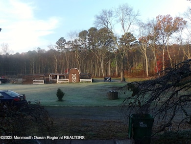 639 W Veterans Hwy, Jackson, NJ 08527 - photo 2