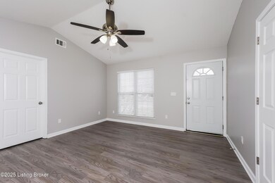 005-photo-living-room-9006597
