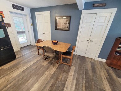 214 N 1st St, Alvin, TX 77511 - photo 3