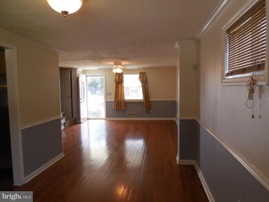 1035 Foxwood Ln, Essex, MD 21221 - photo 7