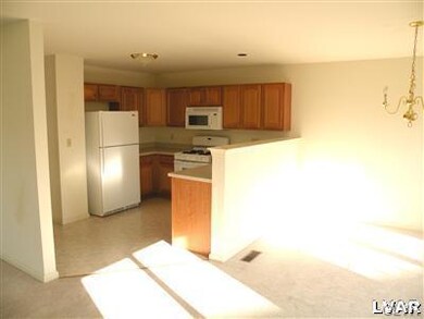 3686 Clauss Dr, Macungie, PA 18062 - photo 5