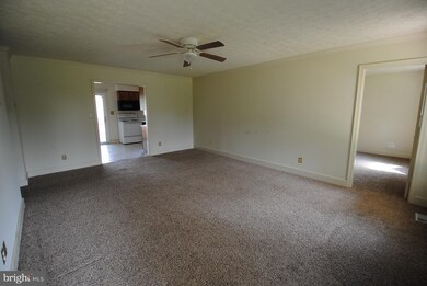 112 Redwood Ln, Winchester, VA 22603 - photo 2