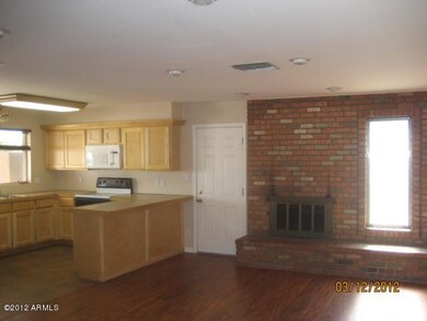 kitchen and family room_640x480