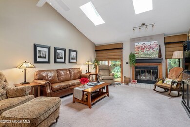 10-web-or-mls-4042GeorgetownSq_10