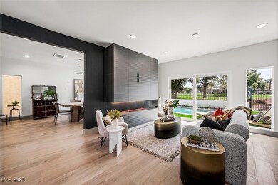 2861 Queens Courtyard Dr, Las Vegas, NV 89109 - photo 5