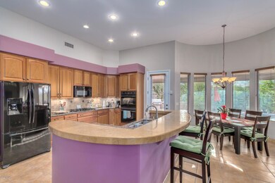 Kitchen w/bar