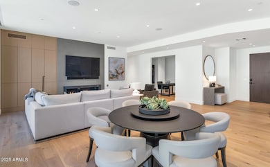 5000 N Camelback Ridge Dr-large-006-040-