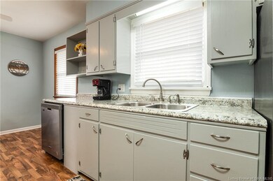 2606 W Robin Rd, New Albany, IN 47150 - photo 7