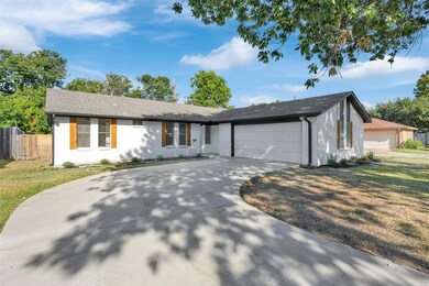 Ranch-style house featuring a garage and a front l