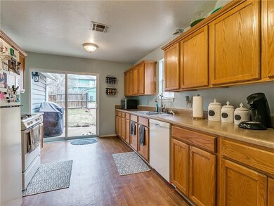 606 E Oklahoma Ave, Guthrie, OK 73044 - photo 7