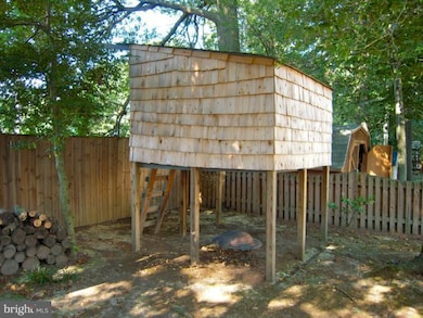 1909 Rampart Dr, Alexandria, VA 22308 - photo 4