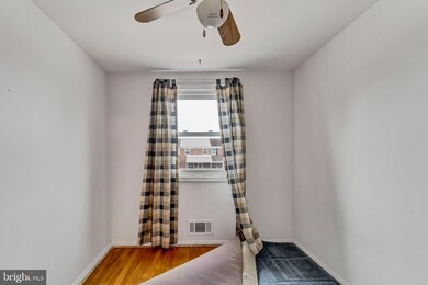 1002 Foxcroft Ln, Essex, MD 21221 - photo 3