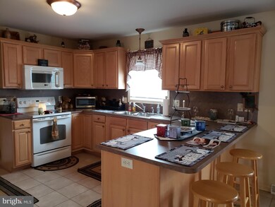 302 Rose Ann Dr, Chambersburg, PA 17201 - photo 2