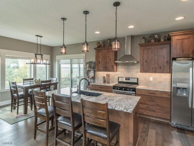 9957 Marnewood Dr, Johnston, IA 50131 - photo 5