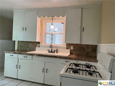 824 Bismark St, Seguin, TX 78155 - photo 7