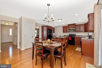 264 Creekwood Dr, Greencastle, PA 17225 - photo 7