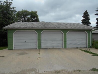 Triple Garage<|><|>