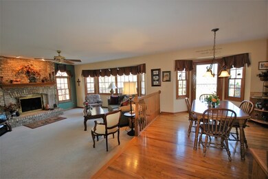 811 Rock Spring Rd, Naperville, IL 60565 - photo 2