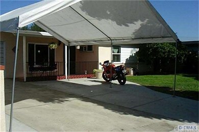Huge driveway for many cars!