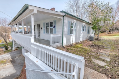 203 S Cherokee St, Jonesborough, TN 37659 - photo 3