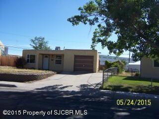 Front yard with block retainer wall