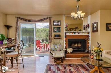 1541 Early View Drive-large-004-Living R