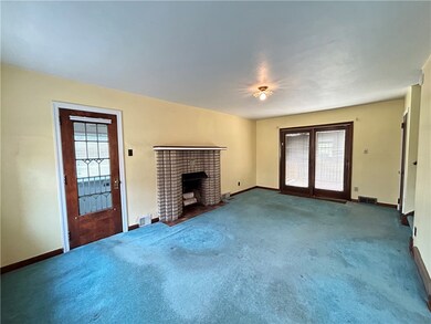 641 Locust St, Turtle Creek, PA 15145 - photo 5