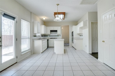 105 N Laurel Springs Dr, Desoto, TX 75115 - photo 7