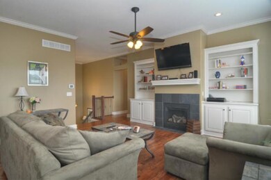 10221 Theden Cir, Lenexa, KS 66220 - photo 3